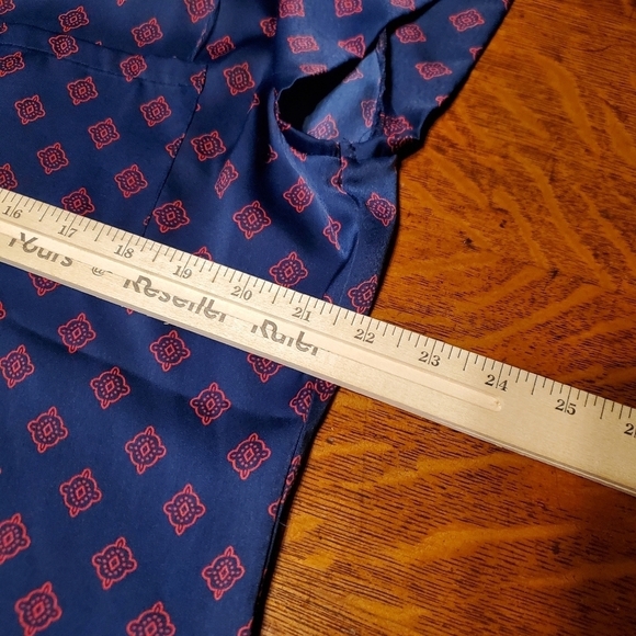 Liz Claiborne Navy and Red Silky Feel Blouse Size Large - Picture 7 of 8